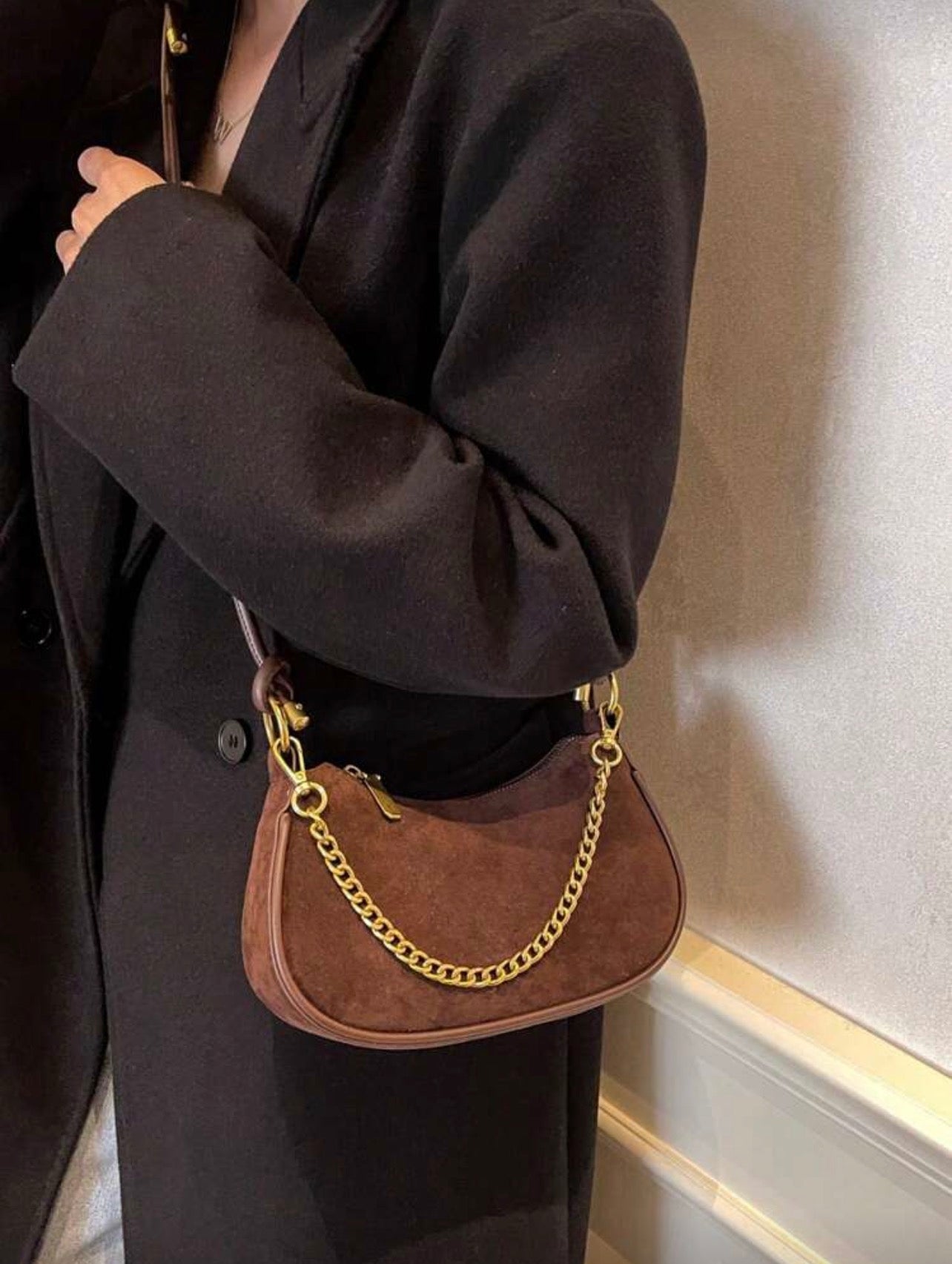 شنطة كتف جلد شمواه بتصميم عصري –نبيتي شيك