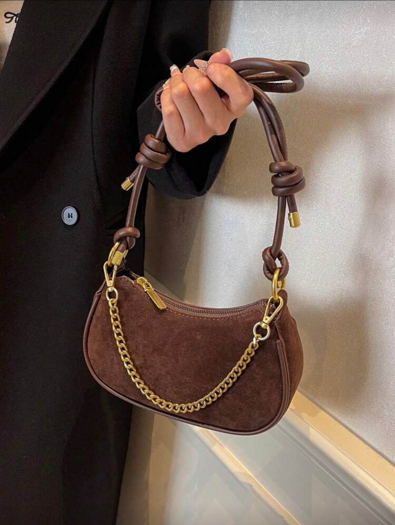 شنطة كتف جلد شمواه بتصميم عصري –نبيتي شيك