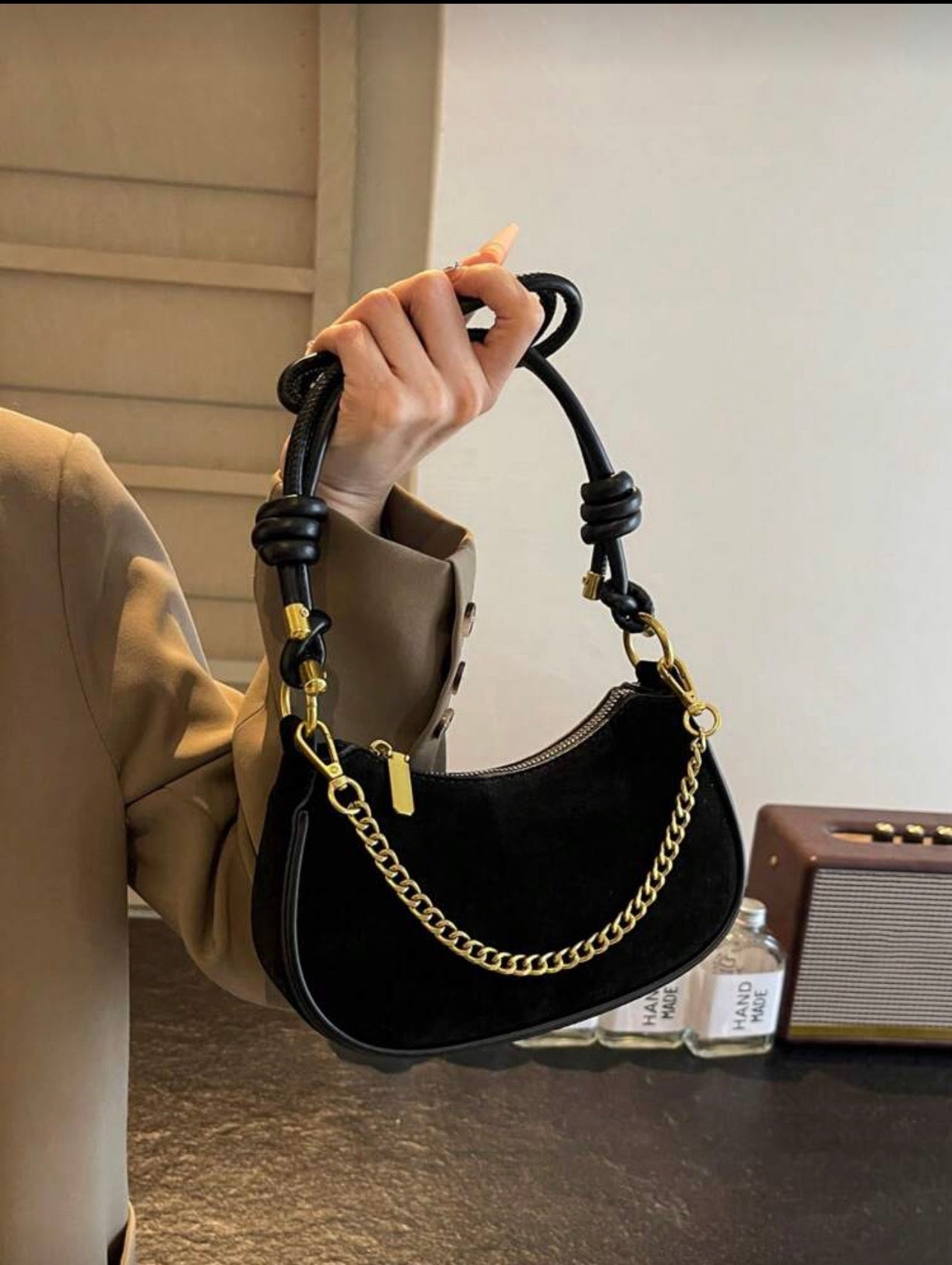 شنطة كتف جلد شمواه بتصميم عصري –نبيتي شيك